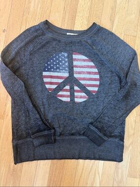 Women's Dark Gray Long-Sleeve Sweatshirt with American Flag Peace Graphic